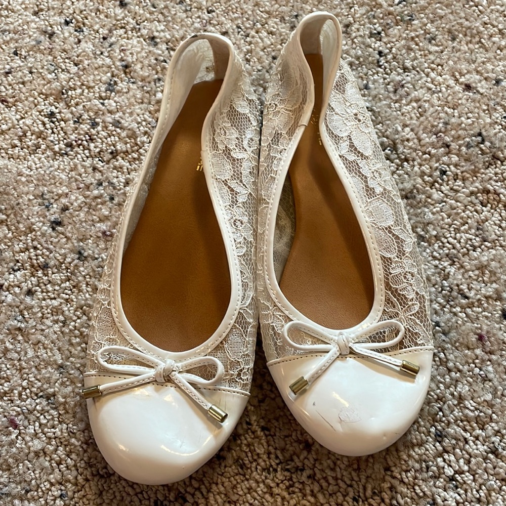 💕 5/$25 closet clean out💕 American Eagle girls dress flats.